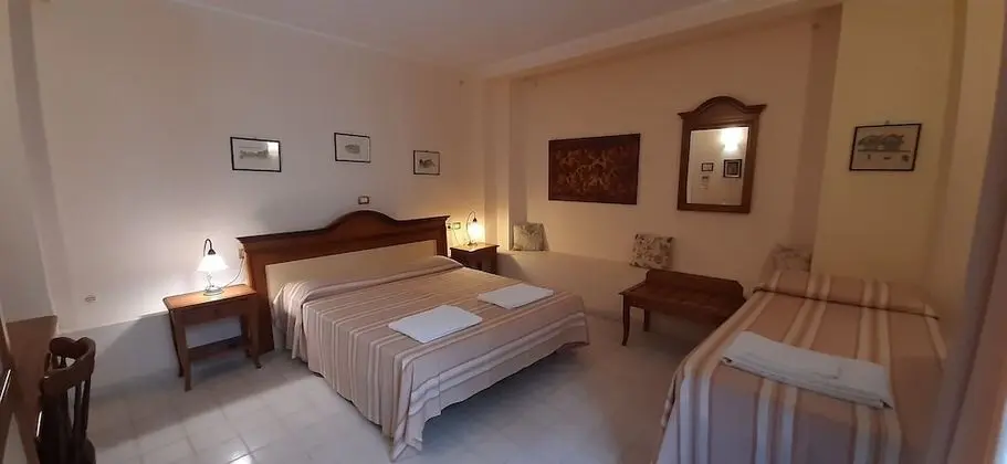 Üç Kişilik Oda
