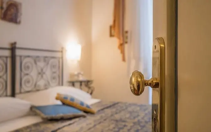 Comfort Tek Büyük veya İki Ayrı Yataklı Oda