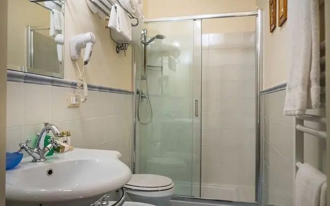 Comfort Tek Büyük veya İki Ayrı Yataklı Oda