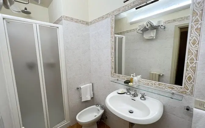 Comfort Tek Büyük veya İki Ayrı Yataklı Oda