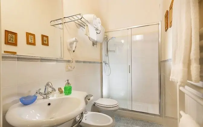 Comfort Tek Büyük veya İki Ayrı Yataklı Oda