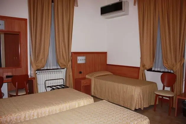 Standard Üç Kişilik Oda