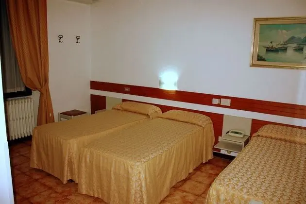 Standard Üç Kişilik Oda