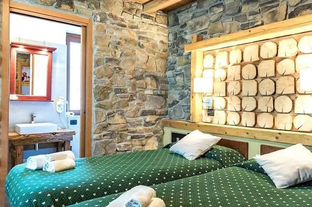 Tek Büyük veya İki Ayrı Yataklı Oda, Zemin Kat