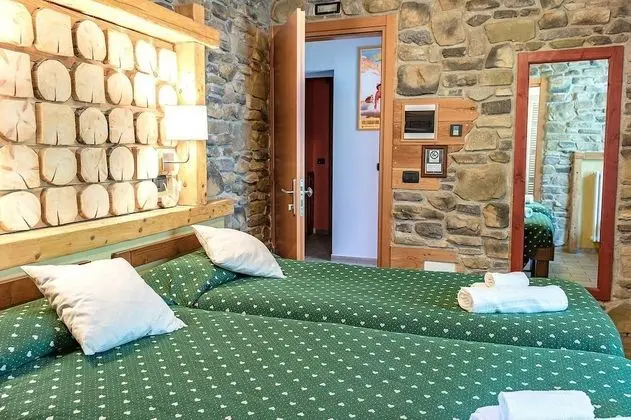 Tek Büyük veya İki Ayrı Yataklı Oda, Zemin Kat