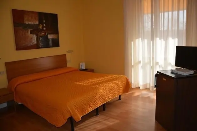 Business Tek Büyük veya İki Ayrı Yataklı Oda, Kısmi Deniz Manzaralı