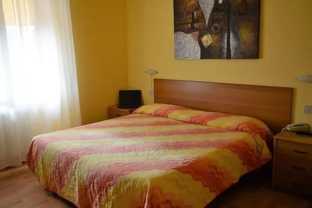 Business Tek Büyük veya İki Ayrı Yataklı Oda, Kısmi Deniz Manzaralı