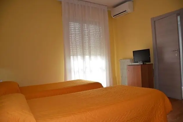 Business Tek Büyük veya İki Ayrı Yataklı Oda, Kısmi Deniz Manzaralı