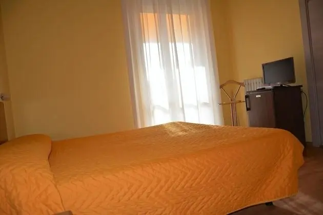 Business Tek Büyük veya İki Ayrı Yataklı Oda, Kısmi Deniz Manzaralı