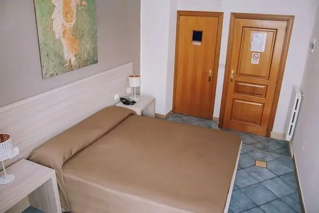 Büyük Yataklı Tek Kişilik Oda (with internal private bathroom)