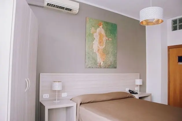 Büyük Yataklı Tek Kişilik Oda (with internal private bathroom)
