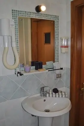 Tek Büyük Yataklı Oda (with internal private bathroom)