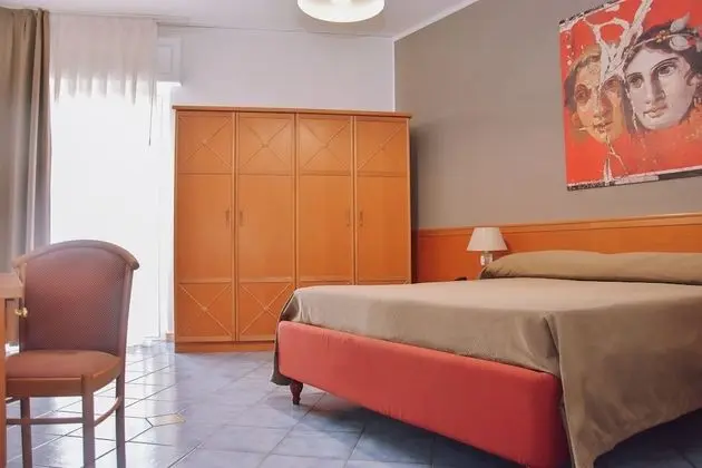 Üç Kişilik Oda (with internal private bathroom)