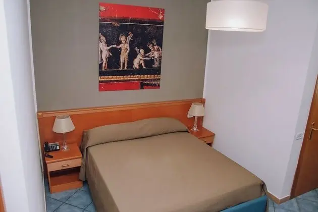 Üç Kişilik Oda (with internal private bathroom)