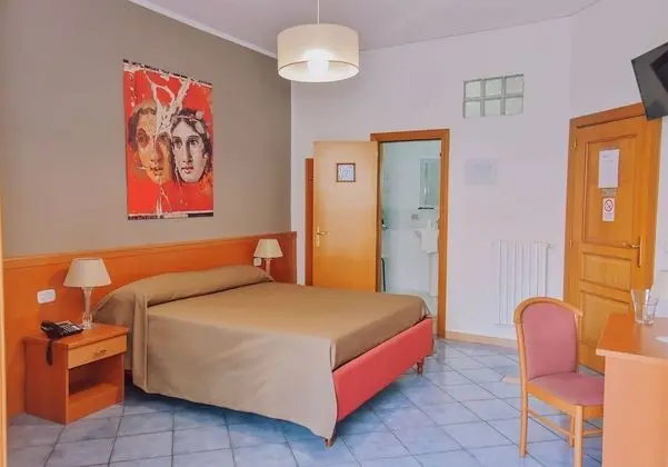 Üç Kişilik Oda (with internal private bathroom)