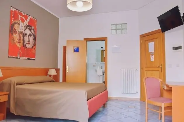 Üç Kişilik Oda (with internal private bathroom)