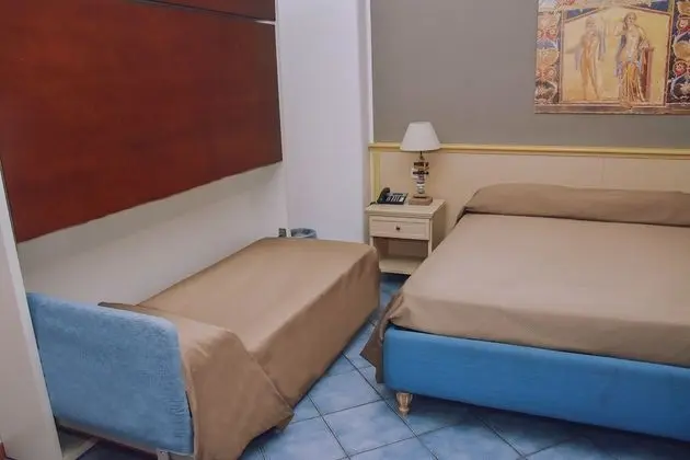 Üç Kişilik Oda (with internal private bathroom)