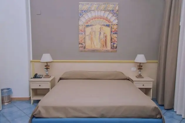Üç Kişilik Oda (with internal private bathroom)