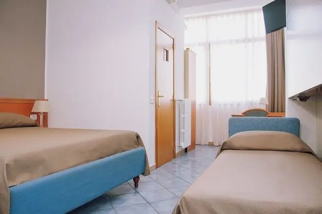 Üç Kişilik Oda (with internal private bathroom)