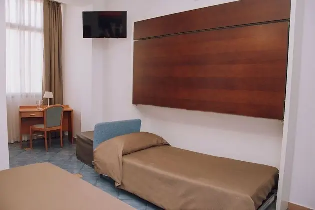 Üç Kişilik Oda (with internal private bathroom)