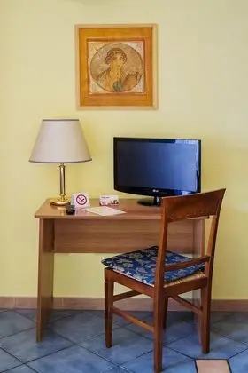 Üç Kişilik Oda (with internal private bathroom)