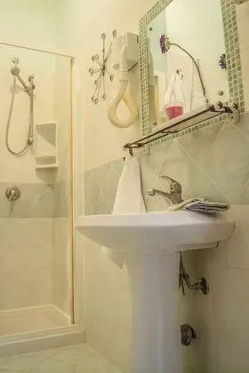 Üç Kişilik Oda (with internal private bathroom)