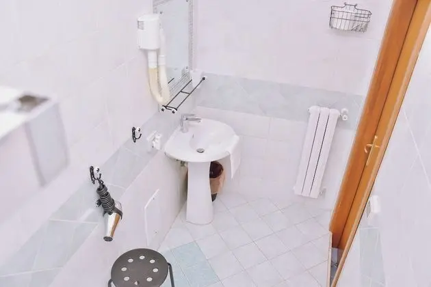 Üç Kişilik Oda (with internal private bathroom)