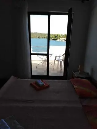Tek Büyük veya İki Ayrı Yataklı Oda, Teras, Deniz Manzaralı