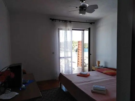 Tek Büyük veya İki Ayrı Yataklı Oda, Teras, Deniz Manzaralı