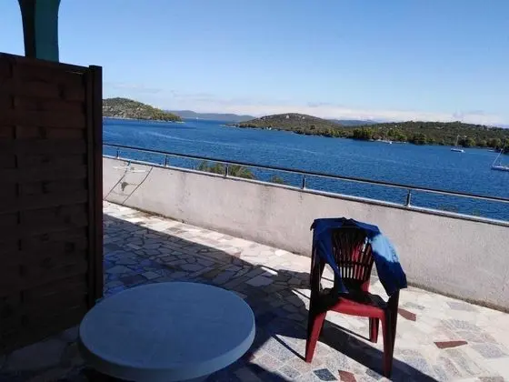 Tek Büyük veya İki Ayrı Yataklı Oda, Teras, Deniz Manzaralı
