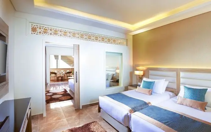 Deluxe Family Room (2 Adults + 2 Children)