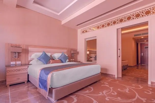 Deluxe Family Room (2 Adults + 2 Children)