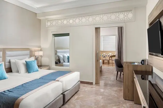 Deluxe Family Room (2 Adults + 2 Children)