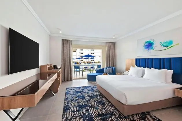 Deluxe Tek Büyük veya İki Ayrı Yataklı Oda, Havuz Manzaralı