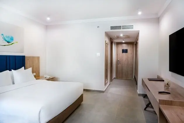 Deluxe Tek Büyük veya İki Ayrı Yataklı Oda, Havuz Manzaralı