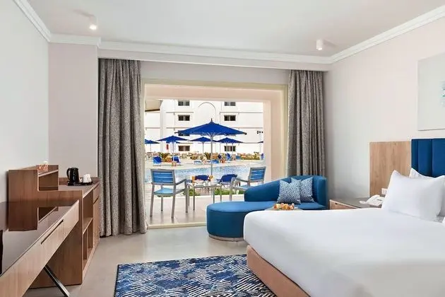 Deluxe Üç Kişilik Oda, Havuz Manzaralı