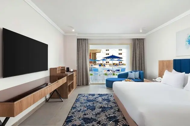 Deluxe Üç Kişilik Oda, Havuz Manzaralı