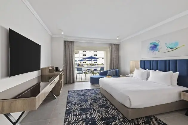 Deluxe Üç Kişilik Oda, Havuz Manzaralı