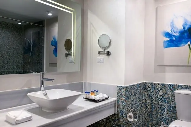 Deluxe Üç Kişilik Oda, Havuz Manzaralı