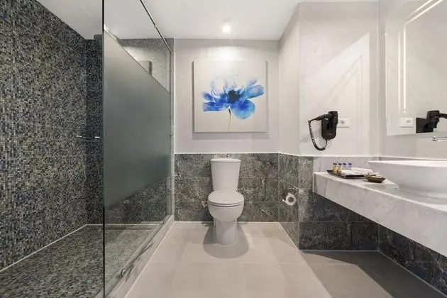Deluxe Üç Kişilik Oda, Havuz Manzaralı
