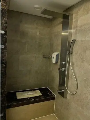 Deluxe Tek Büyük Yataklı Oda, Havuz Manzaralı