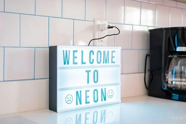 303 - Neon