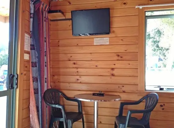 Basic Kulübe, Ortak Banyo