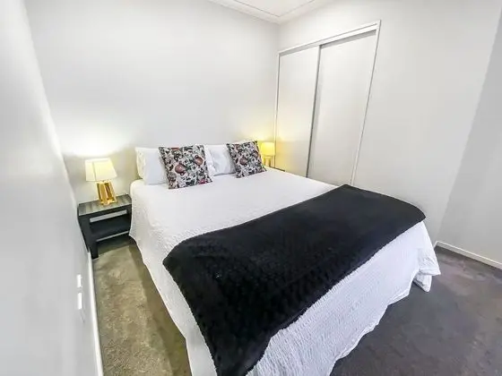 Apart Daire, 2 Yatak Odası, Marina Manzaralı (Oxley 402)
