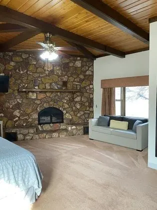 Süit, Birden Çok Yatak, Şömine (King Fireplace Suite)