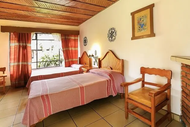 Tek Büyük Yataklı Oda, 2 Çift Kişilik Yatak