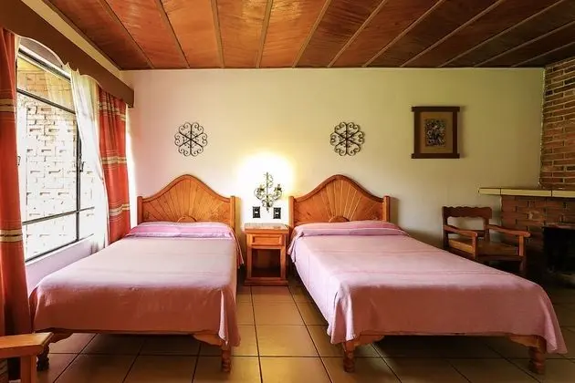 Tek Büyük Yataklı Oda, 2 Çift Kişilik Yatak