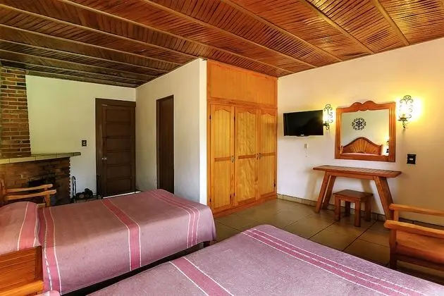 Tek Büyük Yataklı Oda, 2 Çift Kişilik Yatak