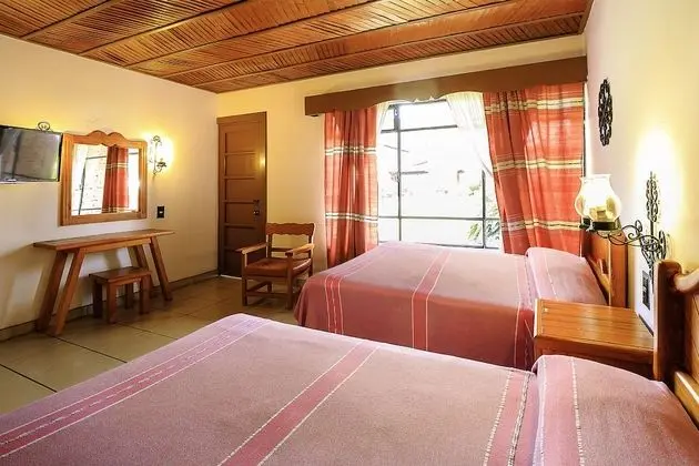 Tek Büyük Yataklı Oda, 2 Çift Kişilik Yatak