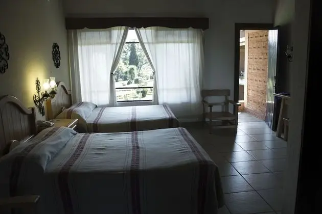 Tek Büyük Yataklı Oda, 2 Çift Kişilik Yatak